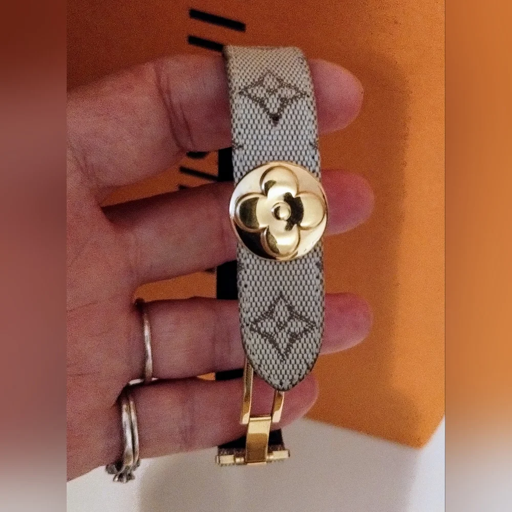 Louis Vuitton Bracelet Excellent Pre-loved Condition - Picture 4 of 9